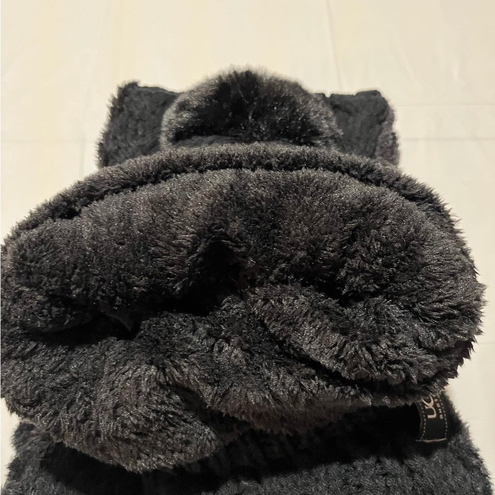 - UGG Winter Black Sweather weather pom pom hat& infinity scarf glove se… - Picture 3 of 9